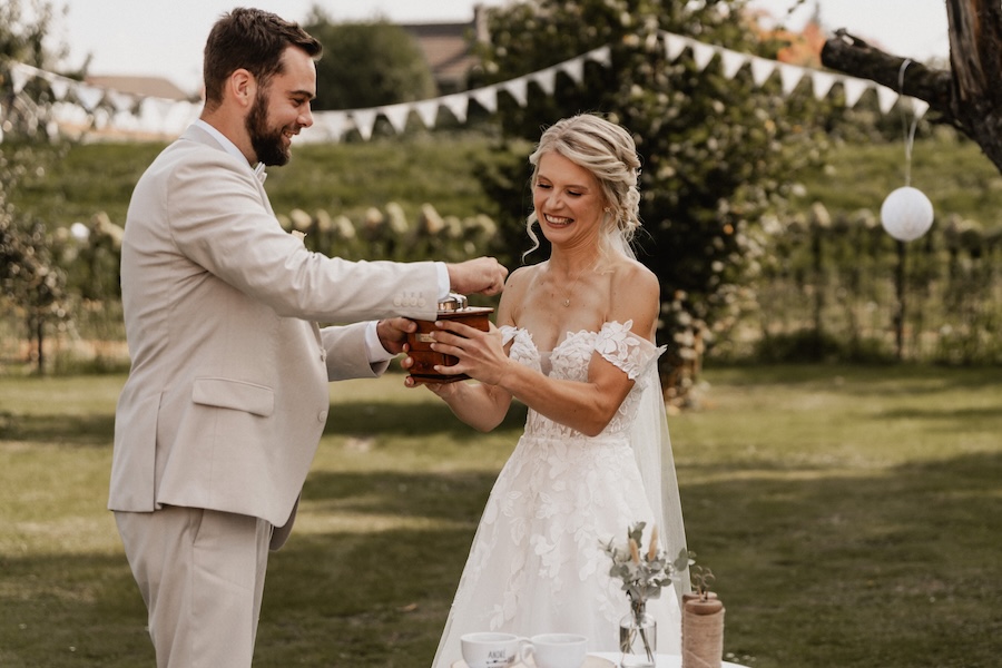 Gartenhochzeit bei Hamburg - Hochzeitsrednerin Kirsten Lindemann Gartenhochzeit bei Hamburg - Hochzeitsrednerin Kirsten Lindemann
