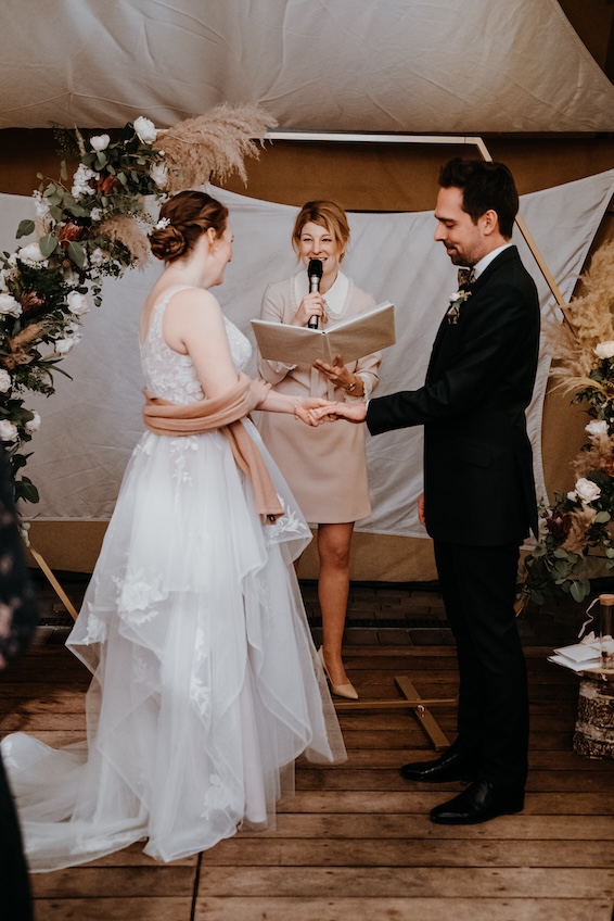 48_Freie_Trauung_Schleswig_Holstein_Winterhochzeit_Copyright_Quirinphotography